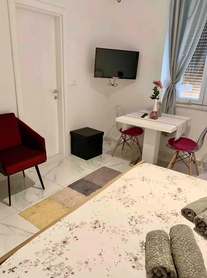 זאדאר Verano Apartment / Next To Kolovare Beach
