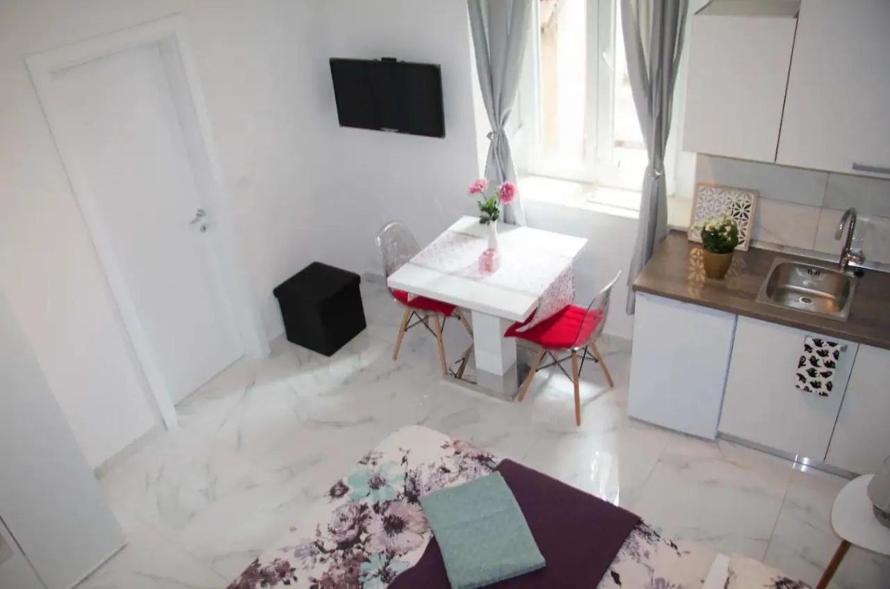 Verano Apartment / Next To Kolovare Beach Zadar