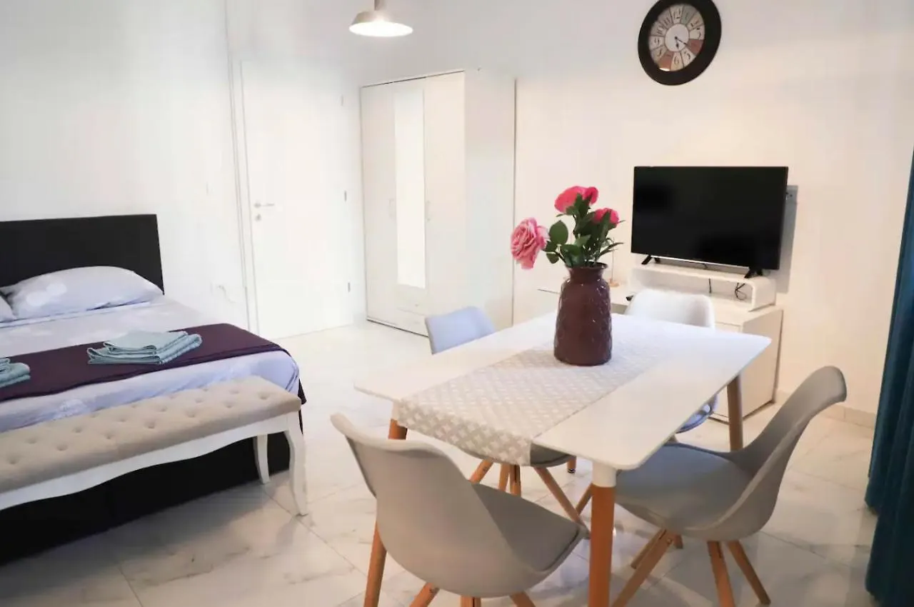 Verano Apartment / Next To Kolovare Beach Zadar